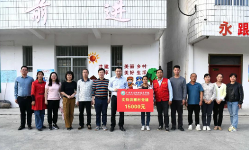 白云山盈康隨同廣西衛生職業技術學院到龍勝縣開展黨建引領促進鄉村振興活動